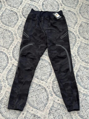 Under Armour UA Unstoppable Cargo Pants Mens Small Black Camo 1352026-008 NWT